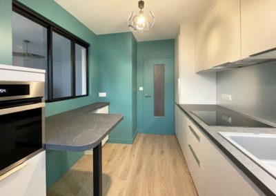 Rénovation d’un appartement – Frangement intérieur – Ouverture entre le salon et la cuisine – Nantes 44